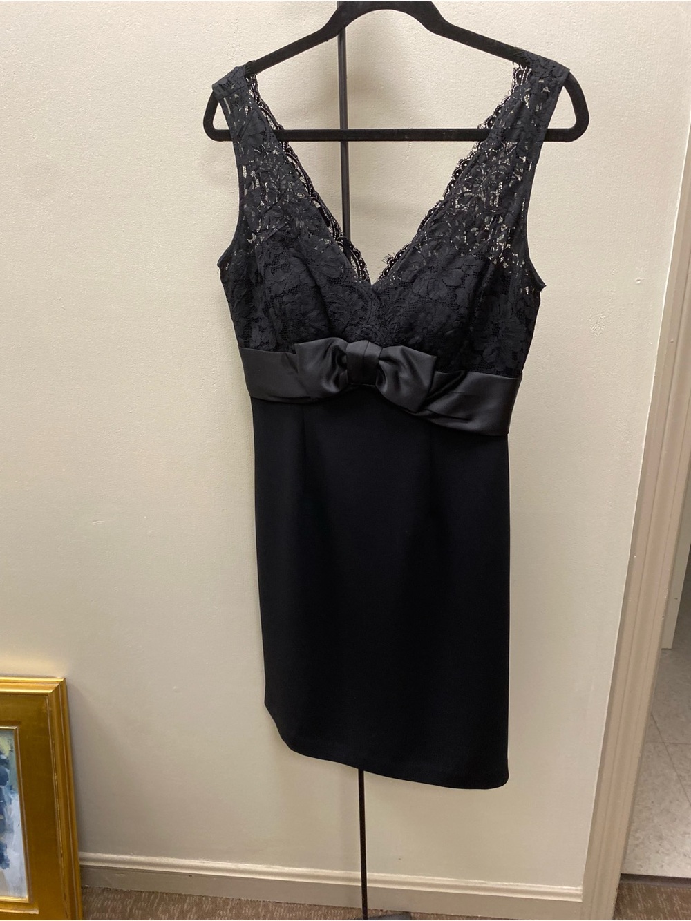 Ann Taylor Lace Mini Dress in Black Size 8 Like New